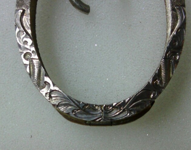 ตลับเงิน แกะมือ หนา ทรงไข่ เคาะเดียว 650 บาท