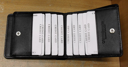 กระเป๋าสตางค์หนัง ใส่บัตรได้เพียบ