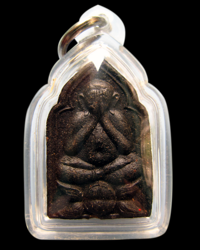 พระปิดตาห้าเหลี่ยม เนื้อดำ ฝังตะกรุดทองเหลือง หลวงปู่บัว ถามโก รุ่นที่ระลึกหล่อรูปเหมือน ปี ๒๕๔๑