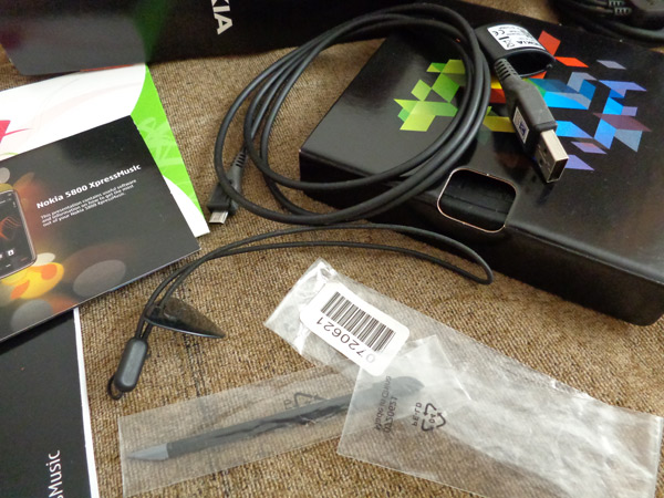 กล่องพร้อมอุปกรณ์ NOKIA 5800 ของแท้ เพียบเลย ,ของใหม่ ยังไม่ใช้