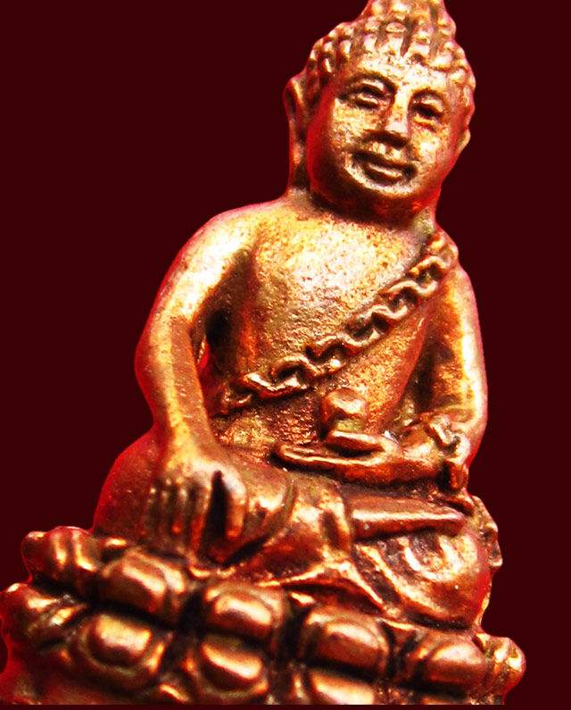 พระชัยวัฒน์ " รุ่นสร้างบารมี " หลวงปู่บัว ถามโก วัดเกาะตะเคียน จ.ตราด ออกวัดแหลมกลัด เนื้อทองผสม / ๒