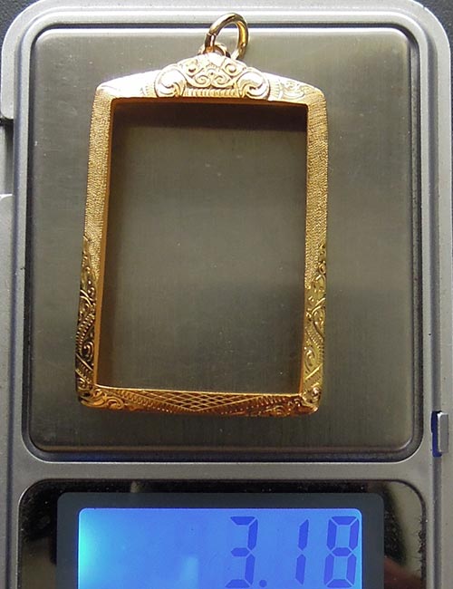 กรอบทอง ยกซุ้ม มือ1ใส่ พระผงนั่งตั่ง หลวงปู่หมุน วัดบ้านจาน จ.ศรีสะเกษ, พระสมเด็จทั่วไป หนัก3.18กรัม