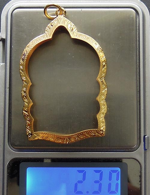 กรอบทองหัวเต่า โชว์หู มือ1ใส่ เหรียญนั่งพานชนะมาร, บ้านคลอง หลวงพ่อคูณ วัดบ้านไร่ จ.นครราชสีมา2.30g