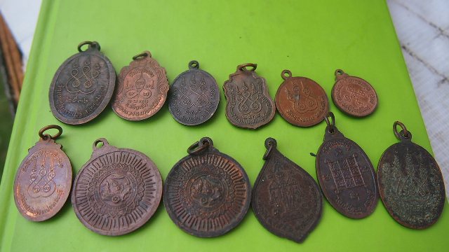 ***วัดใจขำๆ เริ่ม 10 บาท***รวมเหรียญ 12 เหรียญ (ตามรูปครับ)