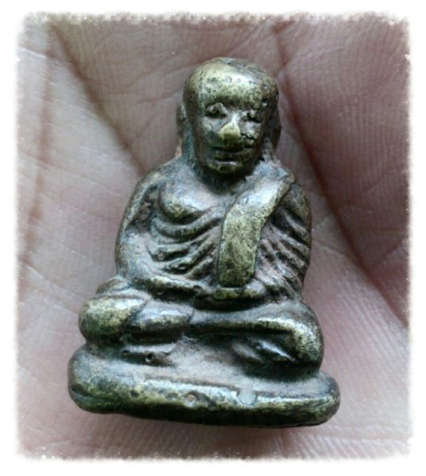 หลวงพ่อเงิน พิมพ์นิยม ชุดผ้าห่อยันต์ (แจกประธานผ้าป่า) เนื้อสัมฤทธิ์ กรุวัดเขาพระใต้ จ.พิจิตร