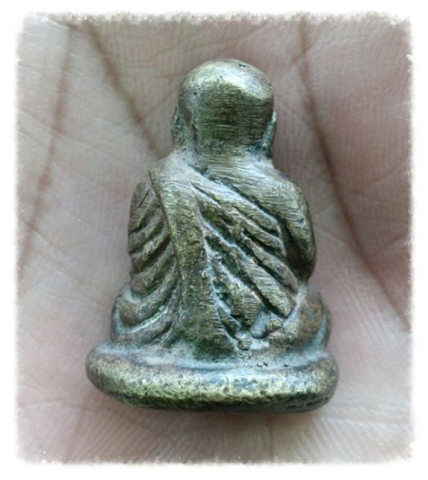 หลวงพ่อเงิน พิมพ์นิยม ชุดผ้าห่อยันต์ (แจกประธานผ้าป่า) เนื้อสัมฤทธิ์ กรุวัดเขาพระใต้ จ.พิจิตร