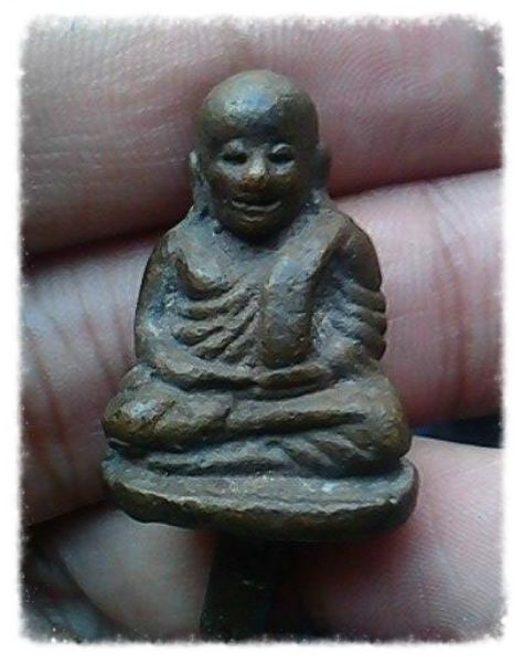 หลวงพ่อเงิน พิมพ์นิยม ติดก้านช่อ ชุดผ้าห่อยันต์ เนื้อสัมฤทธิ์ กรุวัดเขาพระใต้ จ.พิจิตร