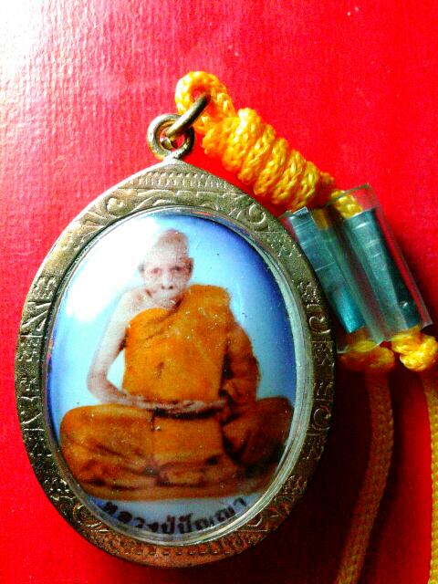 ล็อกเก็ตหลวงปู่ปัญญา วัดหนองผักหนาม ชลบุรี ตระกรุดเงินคู่โรยเกษา พร้อมสร้อยตระกรุดเงินน