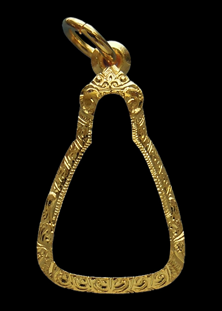 กรอบทอง ยกซุ้มบน+ล่าง มือ1ใส่เหรียญจอบเล็ก หลวงพ่อเงิน วัดบางคลาน จ.พิจิตร น้ำหนัก3.49กรัม