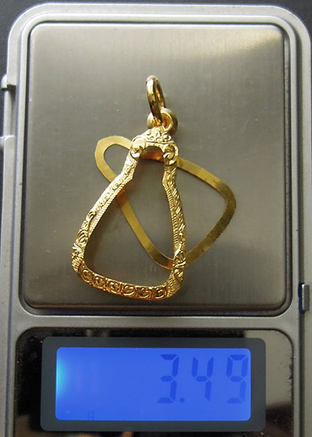 กรอบทอง ยกซุ้มบน+ล่าง มือ1ใส่เหรียญจอบเล็ก หลวงพ่อเงิน วัดบางคลาน จ.พิจิตร น้ำหนัก3.49กรัม