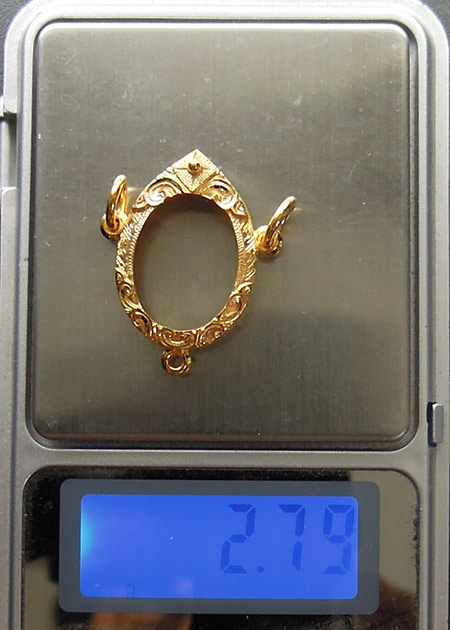 กรอบทอง3ห่วง ยกซุ้มบน+ล่าง มือ1 ใส่ เหรียญเม็ดแตง 06, 08หลวงปู่ทวด วัดช้างให้ จ.ปัตตานี2.79กรัม