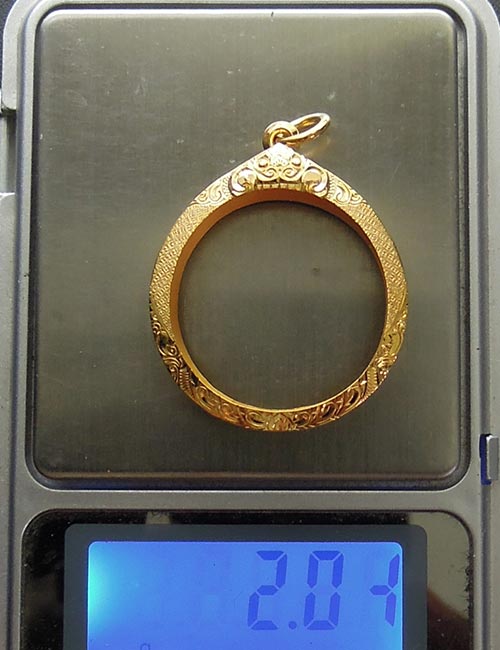 กรอบทองกลม มือ1ใส่ ลูกอมผงพลายกุมาร หลวงปู่ทิม วัดละหารไร่ จ.ระยอง, พระทรงกลมทั่วไป, สิงห์งาแกะ2.04g