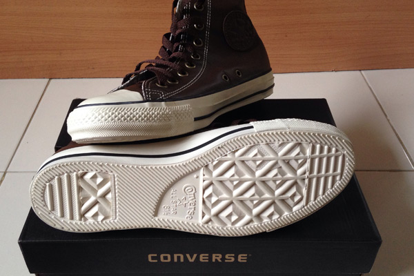 รองเท้าหนังแท้ Converse หุ้มข้อ มือ 1 สีน้ำตาลเข้ม (รองเท้าผู้ชาย) 