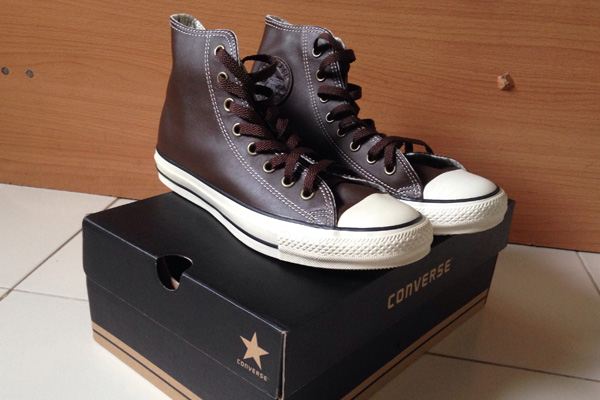 รองเท้าหนังแท้ Converse หุ้มข้อ มือ 1 สีน้ำตาลเข้ม (รองเท้าผู้ชาย) 