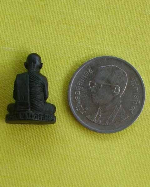 รูปเหมือนเนื้อทองแดง หลวงพ่อฮวด วัดถนนใต้ จ.นครสวรค์ ปี 29 **เคาะเดียว**