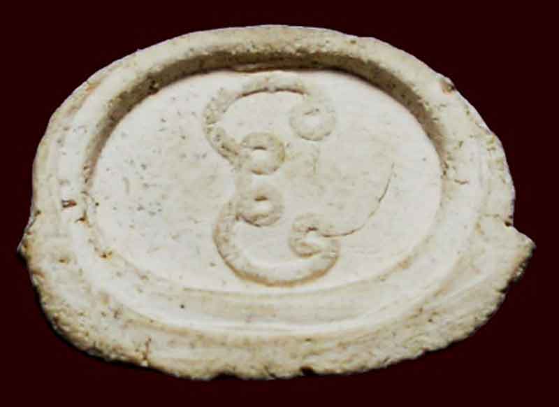 รูปหล่อหลวงพ่อเงิน เนื้อดินลองพิมพ์  รุ่นช้างคู่ วัดท้ายน้ำ จ.พิจิตร ปี 2526