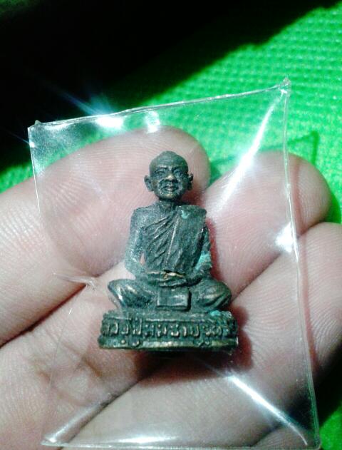 รูปหล่อหลวงพ่อสมชาย วัดเขาสุกิม