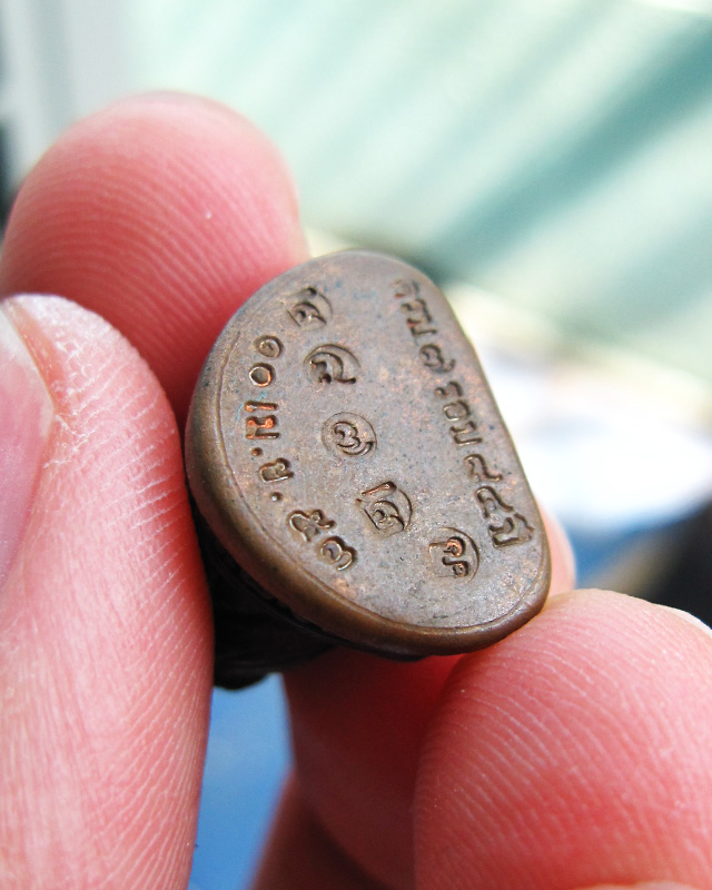 รูปหล่อครบ 7 รอบ ๘๔ ปี หลวงปู่บัว ถามโก เนื้อนวะก้นทองแดง หมายเลข ๒๘๗๒ พร้อมกล่องเดิมจากวัด