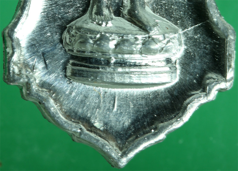 เหรียญเนื้อชิน พระปางลีลา 25 พุทธศตวรรษ พิมพ์นิยม มีเข็ม ปี 2500 