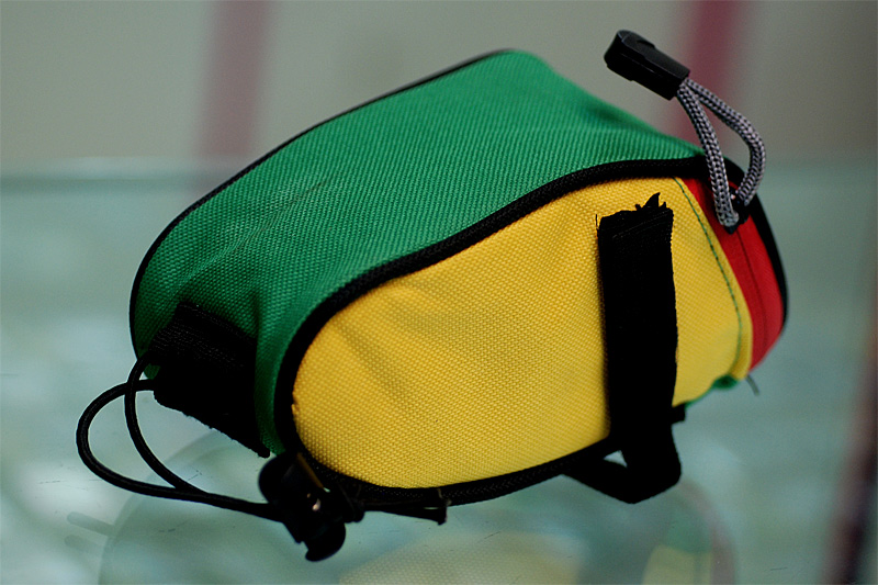 กระเป๋าเก็บของใต้เบาะจักรยาน ยี่ห้อ ROSWHEEL