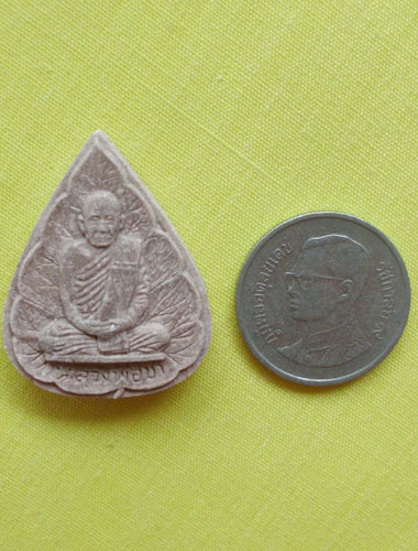 พระผงรูปเหมือนใบโพธิ์ รุ่นแรก "หลวงปู่ชา สุภัทโท วัดหนองป่าพง จ.อุบลราชธานี ปี2521**เคาะเดียว*6*