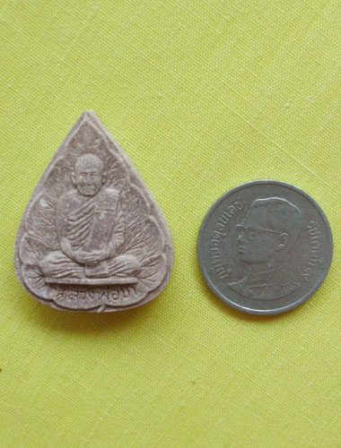 พระผงรูปเหมือนใบโพธิ์ รุ่นแรก "หลวงปู่ชา สุภัทโท วัดหนองป่าพง จ.อุบลราชธานี ปี2521**เคาะเดียว*4*