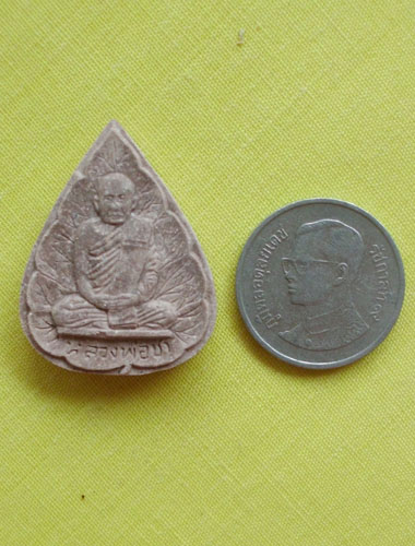 พระผงรูปเหมือนใบโพธิ์ รุ่นแรก "หลวงปู่ชา สุภัทโท วัดหนองป่าพง จ.อุบลราชธานี ปี2521**เคาะเดียว**3**