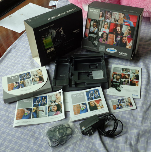 กล่องมือถือ NOKIA N73 music edition ของแท้ พร้อมคู่มือ,ชุดหูฟังและที่ชาร์จครับ