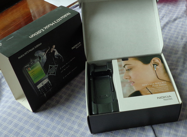 กล่องมือถือ NOKIA N73 music edition ของแท้ พร้อมคู่มือ,ชุดหูฟังและที่ชาร์จครับ