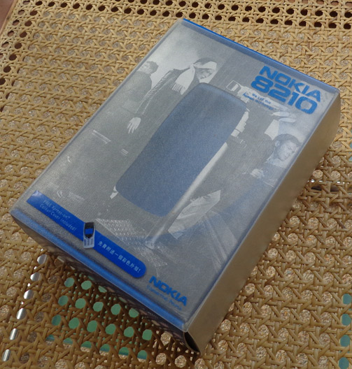 กล่องพร้อมอุปกรณ์ NOKIA 8210 รุ่นสุดคลาสสิค ของแท้