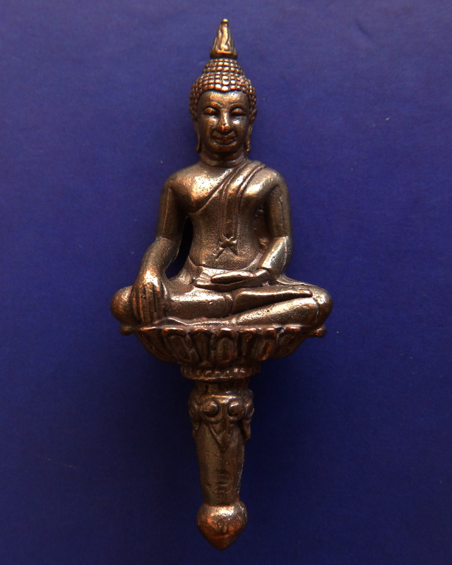 ราคาพิเศษ...3.พระยอดธงรุ่นแรก หลวงปู่แผ้ว วัดรางหมัน เนื้อนวะ ตอกโค้ด + กล่องเดิม