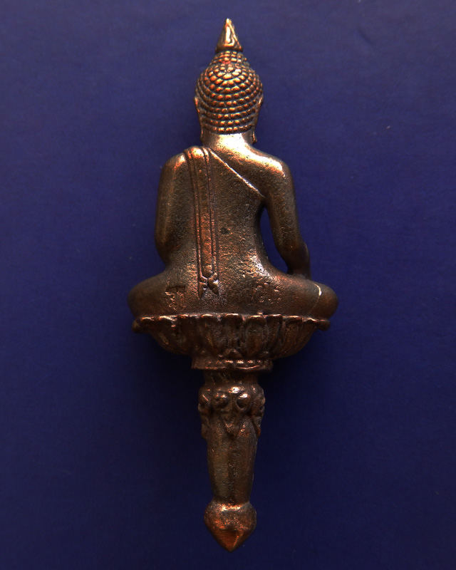 ราคาพิเศษ...3.พระยอดธงรุ่นแรก หลวงปู่แผ้ว วัดรางหมัน เนื้อนวะ ตอกโค้ด + กล่องเดิม