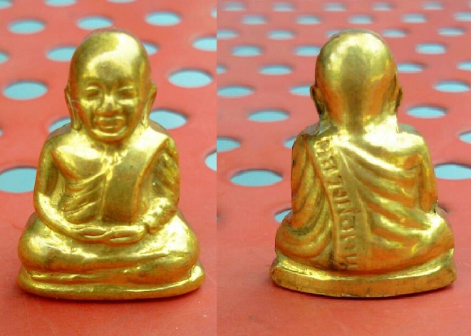 พระสวยมาก หลวงพ่อเงินปี15 วัดมูลเหล็ก เนื้อทองเหลือง กริ่งดัง สภาพสวยครับ ประกันพระแท้ตลอดชีพครับ