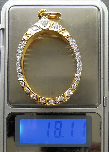 ตลับทองคำฝังเพชรรัสเซีย26เม็ด ยกซุ้มบน+ล่าง มือ1ใส่ เหรียญปรก8รอบ ปรกไตรมาส ห่วงเชื่อม ลป.ทิม18.11g