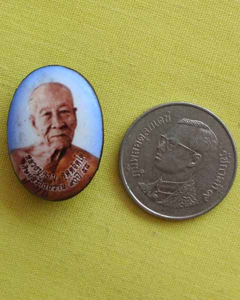 ล๊อกเก็ตเล็ก ฉากฟ้า หลวงปูคำบุ คุตฺตจิตฺโต หลังตะกรุดเงินและแร่ไหลตาน้ำ วัดกุดชมภู จ.อุบลฯ**A2**