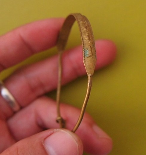 ***เคาะเดียวแดง***กำไลข้อมือเด็ก 12 ราศรี (เนื้อทองเหลือง) 