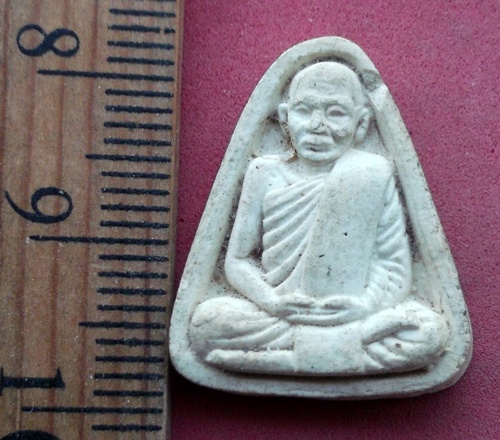วัดใจเริ่ม 10 บาท กับ ผงจอบ รูปเหมือน หลวงพ่อเปิ้น วัดบ้านเก่า อ.พานทอง จ.ชลบุรี  ..AW334