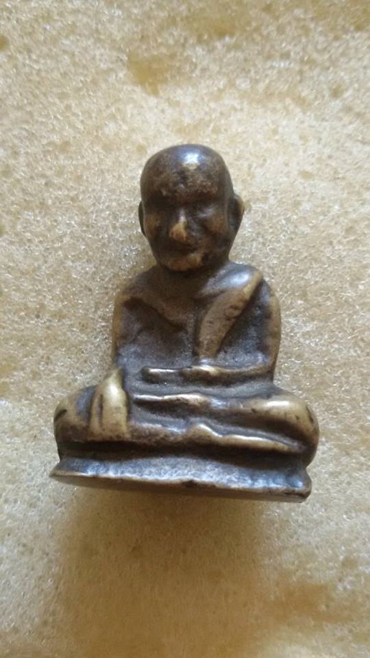 รูปหล่อหลวงพ่อโพธิ์ วัดวังหมาเน่า 