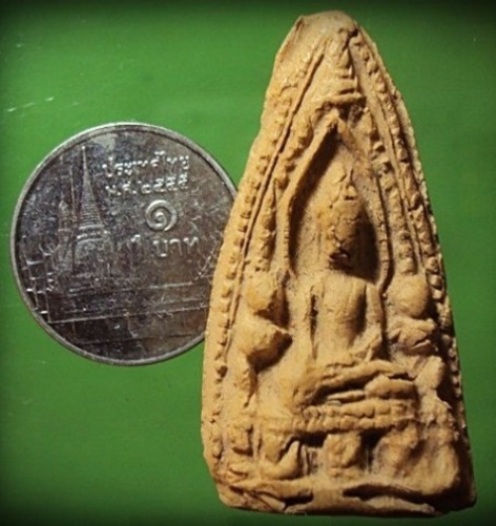**วัดใจ**พิมพ์พระพุทธเก่าๆ เนื้อดิน ไม่ทราบที่**เชิญชมครับ