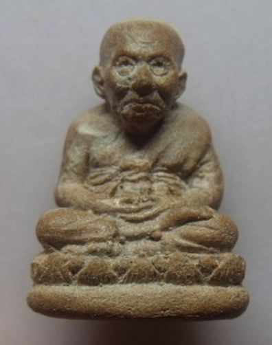 **วัดใจ**หลวงปู่ทวดลอยองค์ เนื้อว่านแดงสบู่เลือด ประสบการณ์เครื่องบินตก วัดสะบ้าย้อย**สวยๆ หายากแล้ว