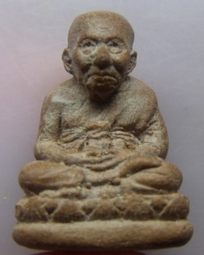 **วัดใจ**หลวงปู่ทวดลอยองค์ เนื้อว่านแดงสบู่เลือด ประสบการณ์เครื่องบินตก วัดสะบ้าย้อย**สวยๆ หายากแล้ว