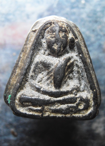 รูปหล่อหลวงพ่อเงินพิมพ์สามเกลอ เก่าๆสวยๆครับ