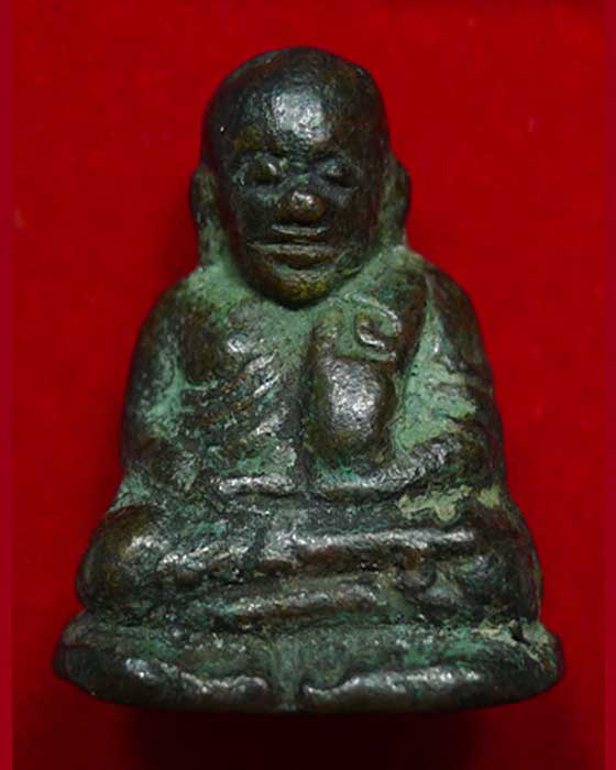 หลวงพ่อเงิน รุ่นปืนแตก  ปี28 พิมพ์เศียรโต โค๊ด นะ  หายาก เนื้อสวยจัดครับ