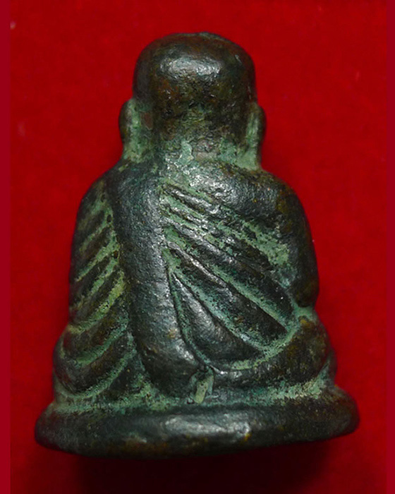 หลวงพ่อเงิน รุ่นปืนแตก  ปี28 พิมพ์เศียรโต โค๊ด นะ  หายาก เนื้อสวยจัดครับ