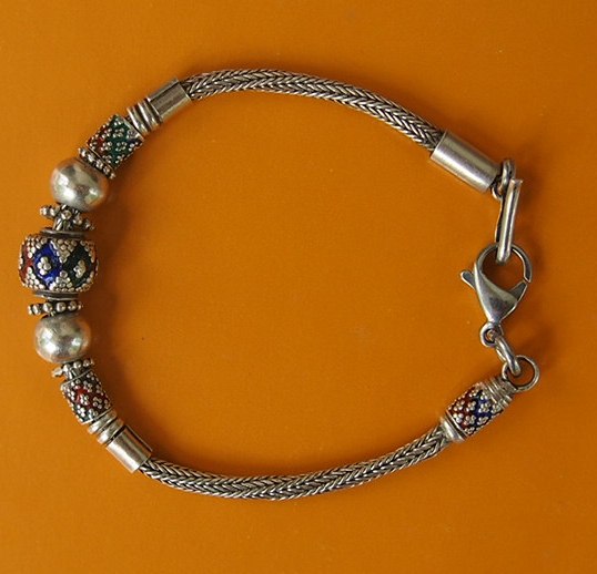 ้สร้อยข้อมือเงินลงยา สวยๆ ขนาดความยาว 7 นิ้ว