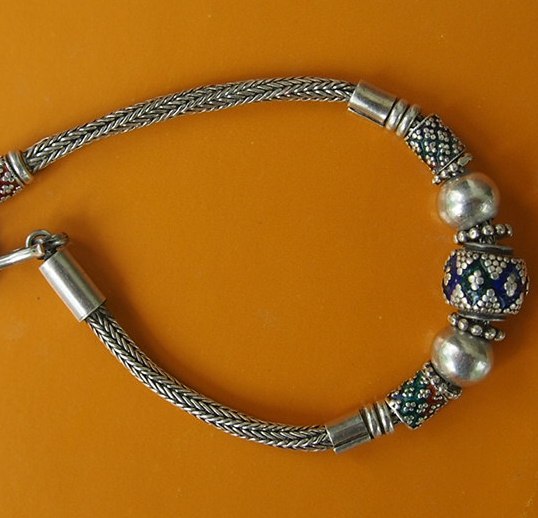 ้สร้อยข้อมือเงินลงยา สวยๆ ขนาดความยาว 7 นิ้ว