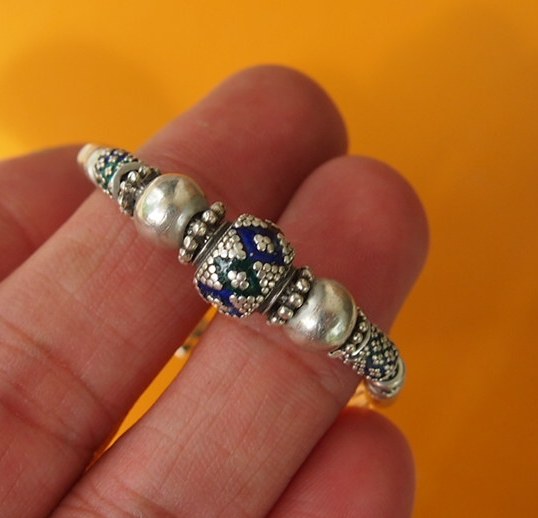 ้สร้อยข้อมือเงินลงยา สวยๆ ขนาดความยาว 7 นิ้ว