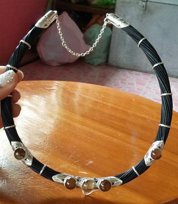 สร้อยคอขนหางช้าง รัดและหุ้มปลายด้วยเงินแท้ลายฉลุ ประดับหินมงคล