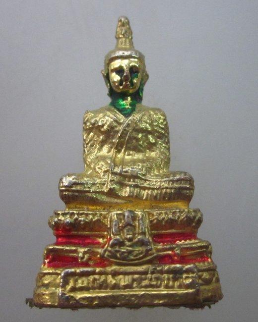 รูปหล่อพระแก้วมรกต ทรงเครื่องฤดูหนาว