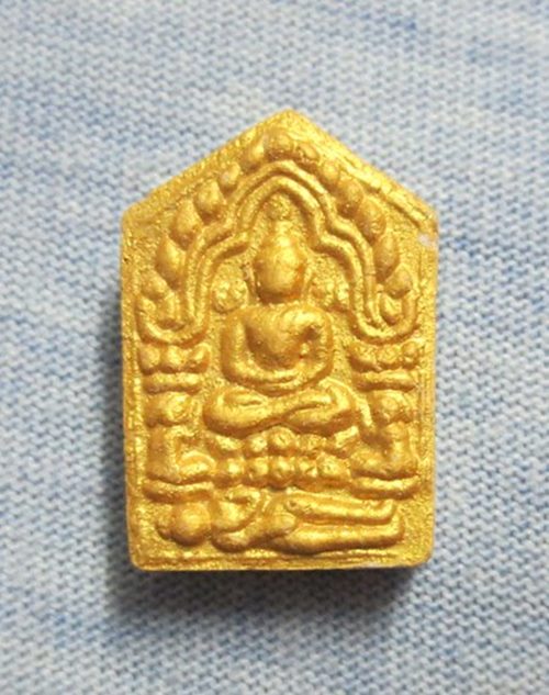 ขุนแผน ผงพรายกุมาร หลวงปู่ทิม วัดระหารไร่ รุ่นยอดฉัตร ปี 53 พิมพ์เล็ก ปัดทอง + กล่องเดิม  16